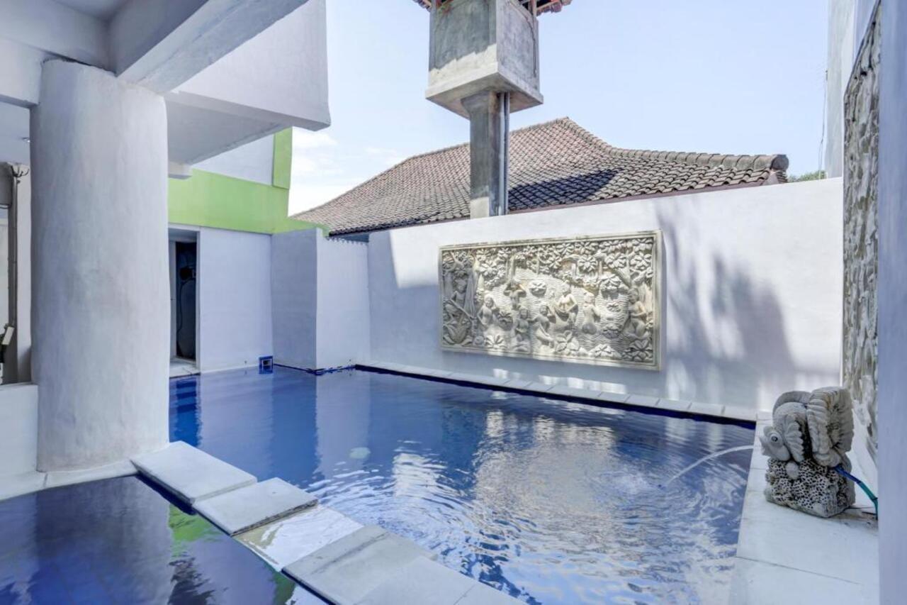 Oyo 3950 The Ratna Hotel Kuta  Exterior photo