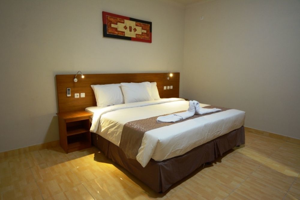 Oyo 3950 The Ratna Hotel Kuta  Exterior photo